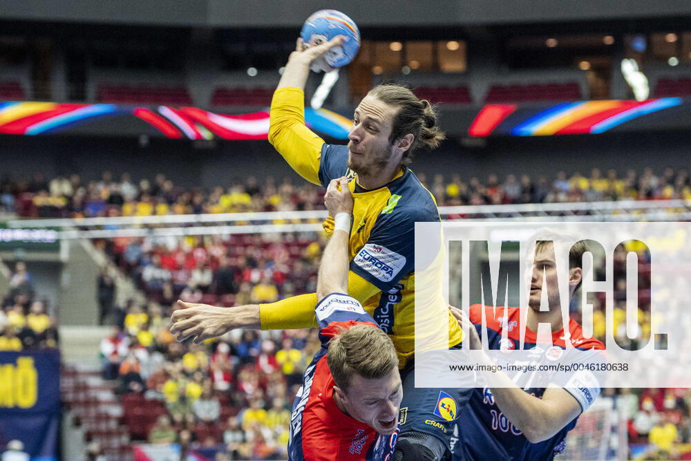 Kim Ekdahl Du Rietz of Sweden during the EHF European Handball Championship match between Norway and Sweden on January 19, 2020 in Malmö Photo Ludvig Thunman BILDBYRAN code LT 35713 bbeng ehf euro 2020 em 2020 european mens handball championship 2020 handball handball handballs em 2020 handball handball em 2020 sweden sweden norway norway,