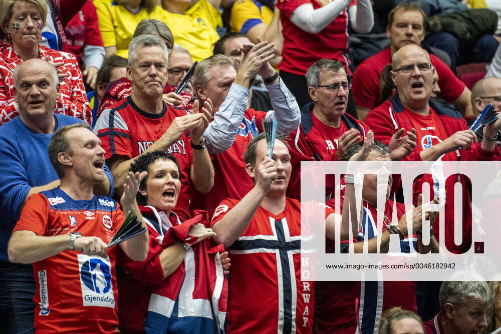 Supporters of Norway during the EHF European Handball Championship match between Norway and Sweden on January 19, 2020 in Malmö Photo Ludvig Thunman BILDBYRAN kod LT 35713 bbeng ehf euro 2020 em 2020 european mens handball championship 2020 handball handball handballs em 2020 handball handball em 2020 sweden sweden norway norway public,