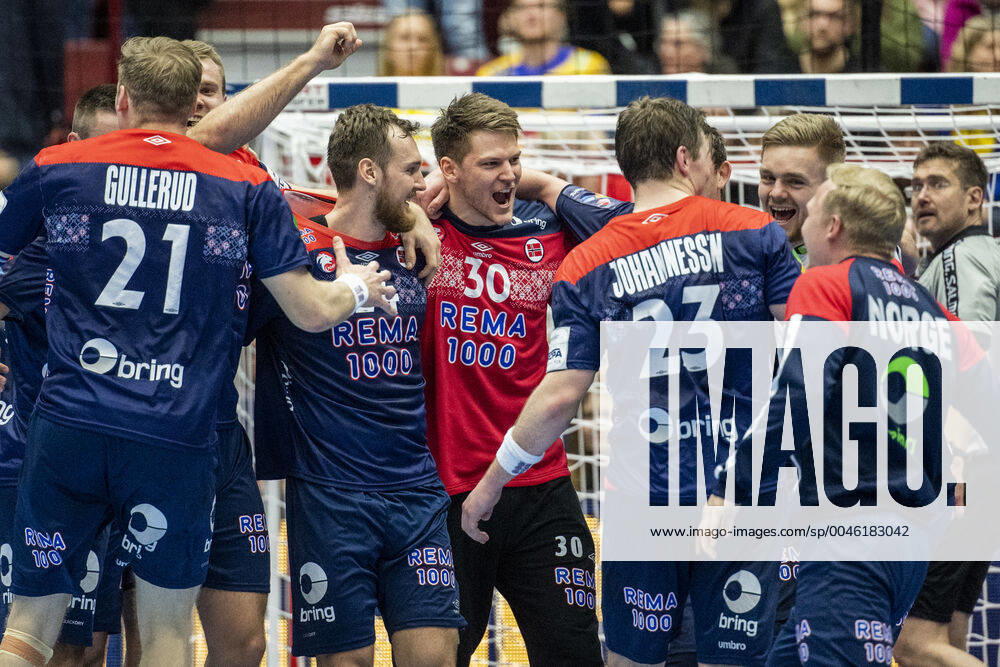 goalkeeper Torbjorn Bergerud of Norway celebrates after the EHF European Handball Championship match between Norway and Sweden on January 19, 2020 in Malmö Photo Ludvig Thunman BILDBYRAN code LT 35713 bbeng ehf euro 2020 em 2020 european mens handball championship 2020 handball handball handballs in 2020 handball handball em 2020 sweden sweden norway jubilee celebration,
