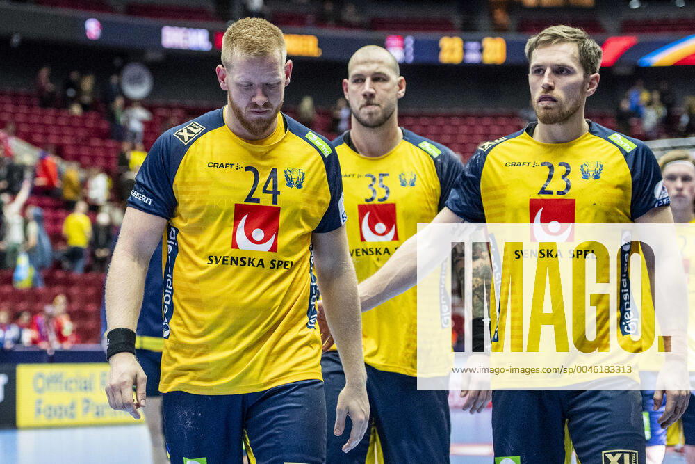 Jim Gottfridsson, Andreas Nilsson and Albin Lagergren look dejected after the EHF European Handball Championship match between Norway and Sweden on January 19, 2020 in Malmö Photo Ludvig Thunman BILDBYRAN code LT 35713 bbeng ehf euro 2020 em 2020 european mens handball championship 2020 handball handball handballs em 2020 handball handball em 2020 sweden sweden norway norway depp dejected,