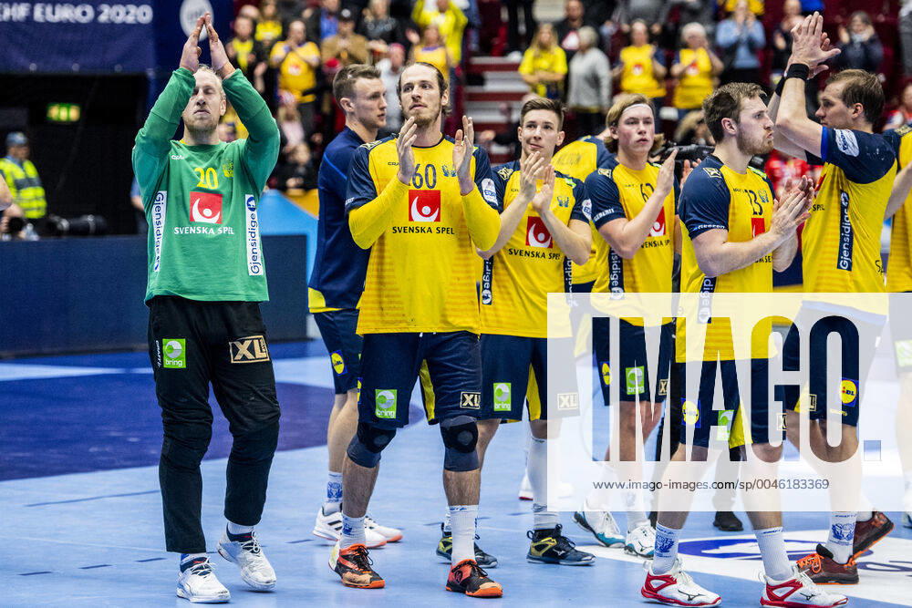 Players of Sweden after the EHF European Handball Championship match between Norway and Sweden on January 19, 2020 in Malmö Photo Ludvig Thunman BILDBYRAN kod LT 35713 bbeng ehf euro 2020 em 2020 european mens handball championship 2020 handball handball handball em 2020 handball handball em 2020 sweden sweden norway norway depp dejected,