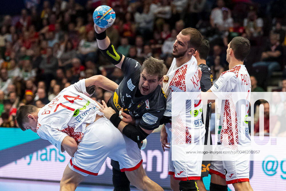 Handball, Mens European Championship 2020, Main Round, Group 1, Belarus Spain from left in the duel Viachaslau Bokhan Belarus , Julen Aguinagalde Aquizu Spain , Artsem Karalek Belarus Vienna Stadthalle Vienna Austria