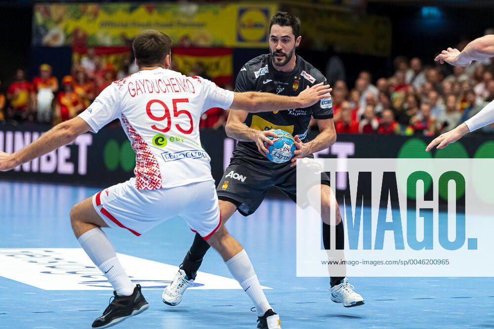 Handball, Men EM 2020, Main Round, Group 1, Belarus Spain from left Vadim Gayduchenko Belarus , Raul Entrerrios Rodriguez Spain Vienna Stadthalle Vienna Austria