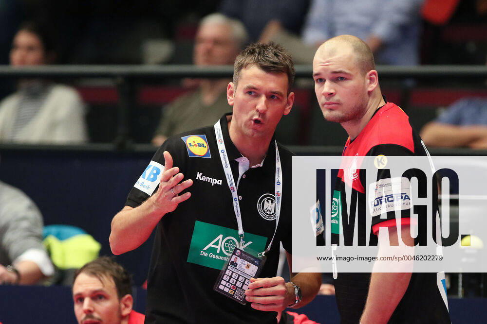 Austria Germany, EHF Euro 2020 Christian Prokop Trainer Germany, gives instruction to Paul Drux Germany 95,, Vienna Vienna Austria Ice rink