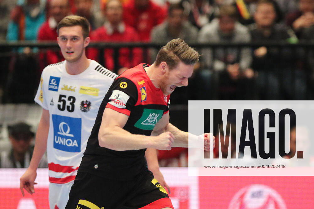 Austria Germany, EHF Euro 2020 Tobias Reichmann Germany 9 , cheers, Nikola Bilyk Austria 53 , is annoyed , Vienna Vienna Austria Ice rink