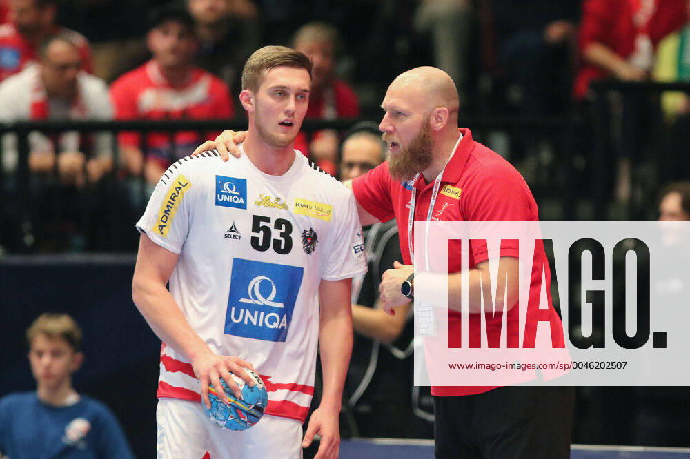 Austria Germany, EHF Euro 2020 Ales Pajovic Trainer Austria , gives instructions to Nikola Bilyk Austria 53 ,, Vienna Vienna Austria Ice rink