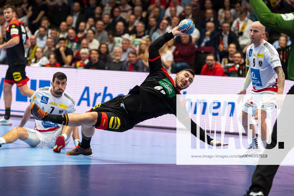 Handball, Men EM 2020, Main Round, Group 1, Austria Germany v l Janko Bozovic Austria VfL Gummersbach , Jannik Kohlbacher Germany Rhein Neckar Loewen Vienna Stadthalle Vienna Austria