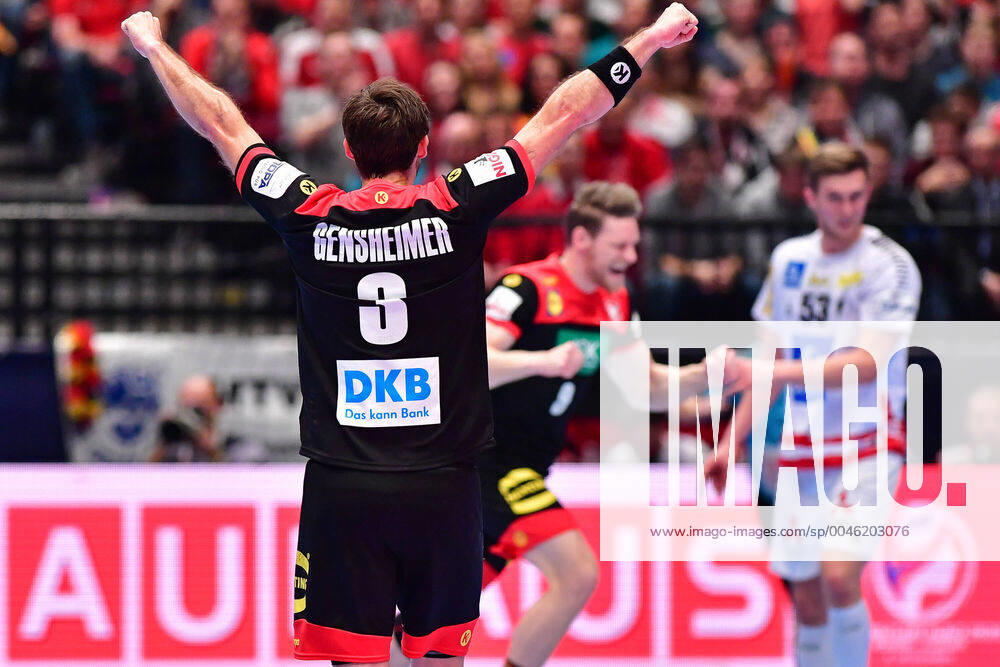 European Handball Championship Main Round, 20 01 2020, Austria Germany, Stadthalle, Vienna Uwe Gensheimer Germany, 3 cheers for the transformed seven-meter by Tobias Reichmann Germany, 9 goals cheers emotions success, 20 01 2020, Vienna Austria, Handball, Tournament, European Championship 2020