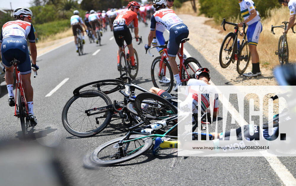 KW04 CYCLING TOUR DOWN UNDER, Cyclist including Scott Cameron and Ide Schelling are injured after a crash during stage one of the Tour Down Under from Tanunda to Tanunda in South Australia, Tuesday, January 21, 2020. ( NO ARCHIVING, , NO USE IN BOOKS WITHOUT CONSENT ADELAIDE SA AUSTRALIA
