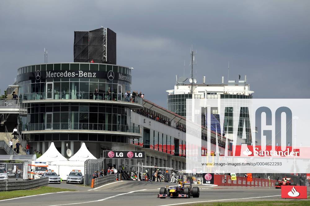 Sebastian Vettel (Deutschland Red Bull) in seinem Boliden am Ende der Start- und Zielgerade des Nürburgrings Motorsport Grand Prix Herren Großer Preis von Deutschland 2009, Formel 1 Weltmeisterschaft, F1, F, GP, WM Totale Nürburgring Nürburg