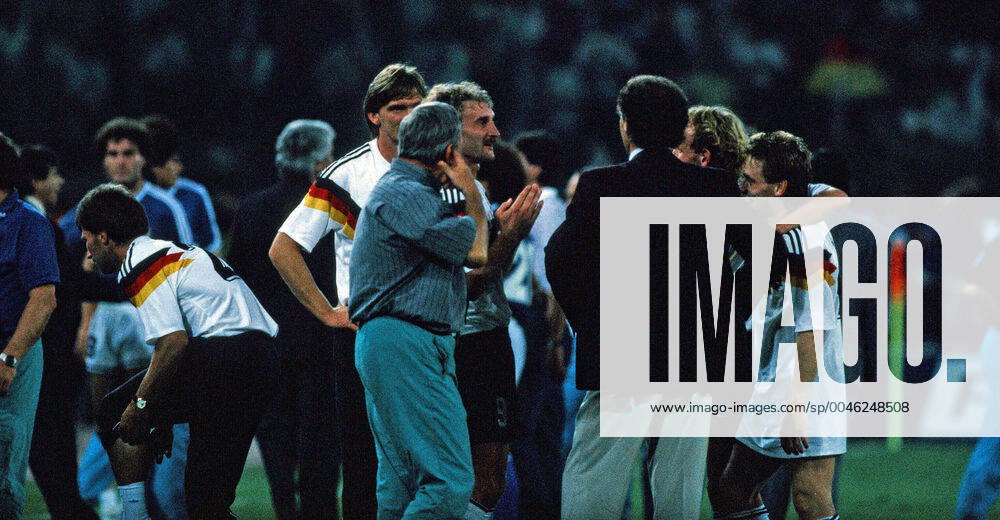Germany Argentina Italy, Rome, 08 07 1990, Football, FIFA World Cup 1990 in Italy, Final, DFB Germany Argentina 1 0 v l Günther Hermann, Paul Steiner, Rudi Völler all Germany , Franz Beckenbauer Trainer Germany