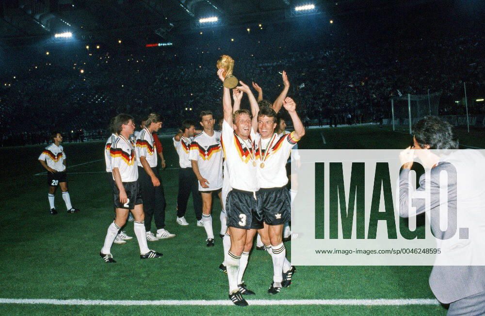 Germany Argentina Italy, Rome, 08 07 1990, Football, FIFA World Cup 1990 in Italy, Final, DFB Germany Argentina 1 0 v l Andreas Brehme, Lothar Matthäus both Germany with the World Cup