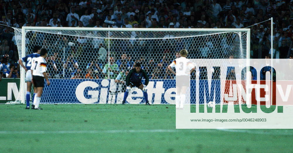 Germany Argentina Italy, Rome, 08 07 1990, Football, FIFA World Cup 1990 in Italy, Final, DFB Germany Argentina 1 0 Andreas Brehme Germany scores the penalty for the 1 0 against Sergio Goycochea Argentina