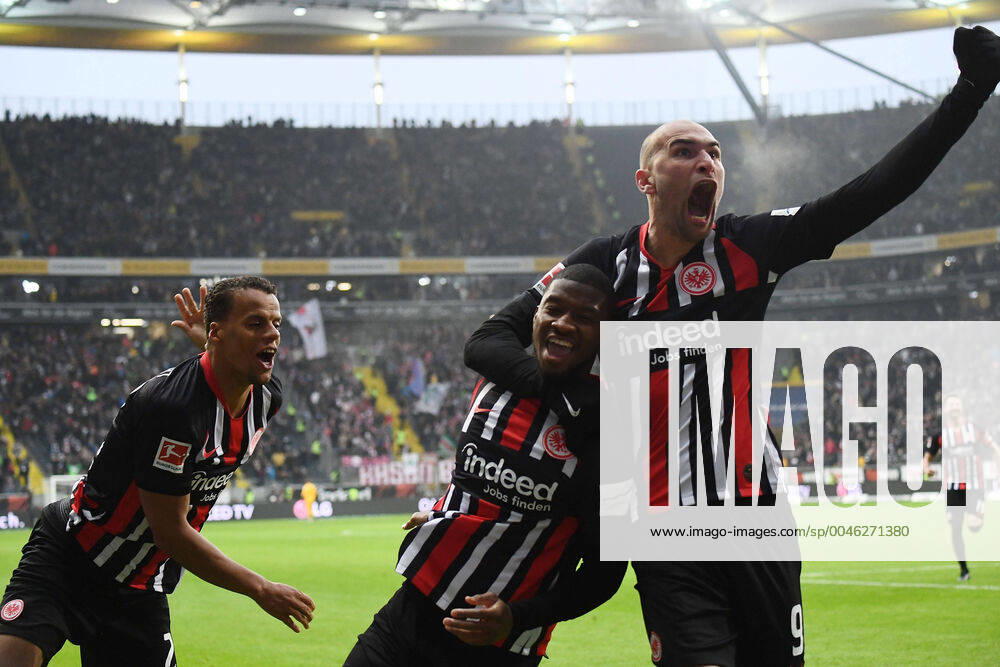 Soccer 1 Bundesliga, Eintracht Frankfurt RB Leipzig, v l Timothy Chandler Eintracht Frankfurt , Almamy Toure Eintracht Frankfurt , Bas Dost Eintracht Frankfurt celebrate the goal, The goal celebration for 1 0 Frankfurt am Main