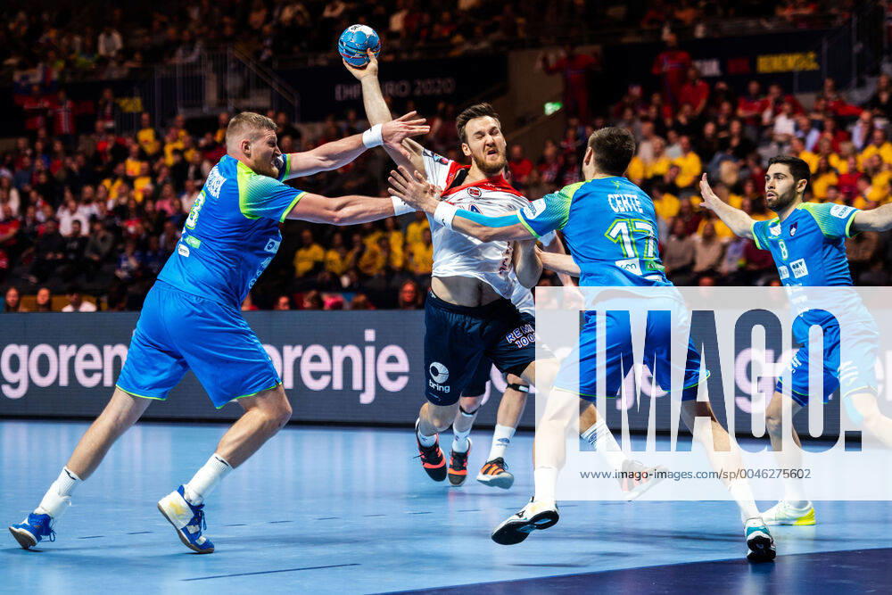 Christian O Sullivan of Norway against Blaz Blagotinsek, Nejc Cehte and Blaz Janc of Slovenia during the EHF European Handball Championship bronze match between Norway and Slovenia on January 25, 2020 in Stockholm Photo Johanna Lundberg BILDBYRAN kod JL 136107 bbeng ehf euro 2020 em 2020 european mens handball championship 2020 handball handball handball em 2020 handball handball em 2020 norway norway slovenia slovenia bronze match bronze match,