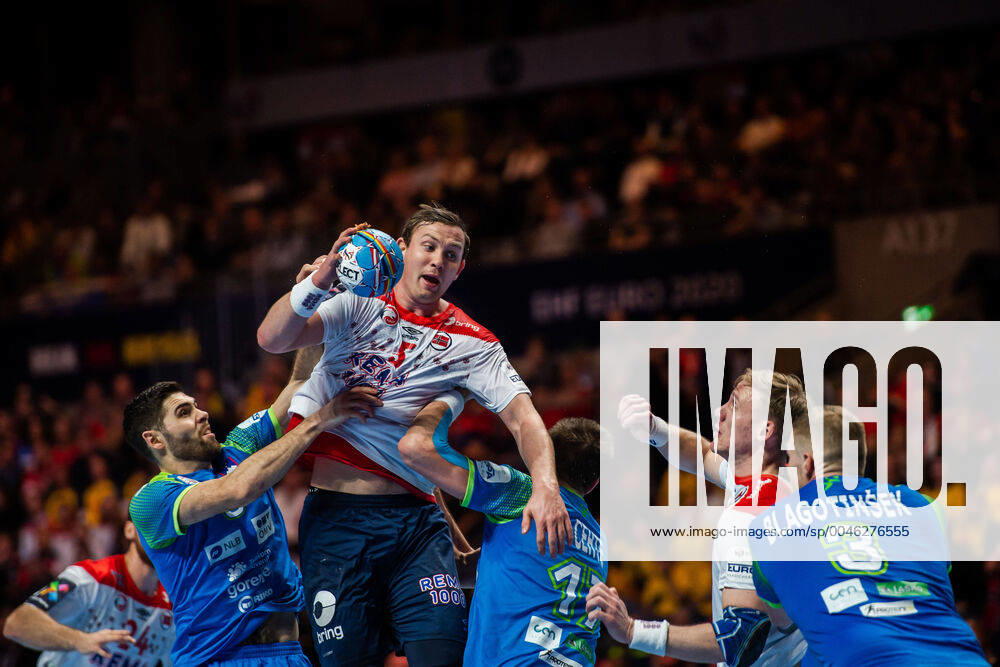 Sander Sagosen of Norway against Blaz Janc and Nejc Cehte of Slovenia during the EHF European Handball Championship bronze match between Norway and Slovenia on January 25, 2020 in Stockholm Photo Johanna Lundberg BILDBYRAN kod JL 136107 bbeng ehf euro 2020 em 2020 european mens handball championship 2020 handball handball handball em 2020 handball handball em 2020 norway norway slovenia bronze match bronze match,