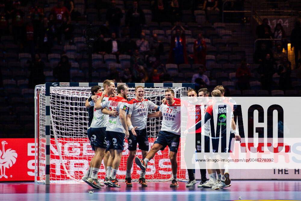 Players of Norway celebrate after the EHF European Handball Championship bronze match between Norway and Slovenia on January 25, 2020 in Stockholm Photo Johanna Lundberg BILDBYRAN kod JL 136107 bbeng ehf euro 2020 em 2020 european mens cheering handball championship 2020 handball handball handballs in 2020 handball handball em 2020 norway norway slovenia slovenia bronze match bronze match,