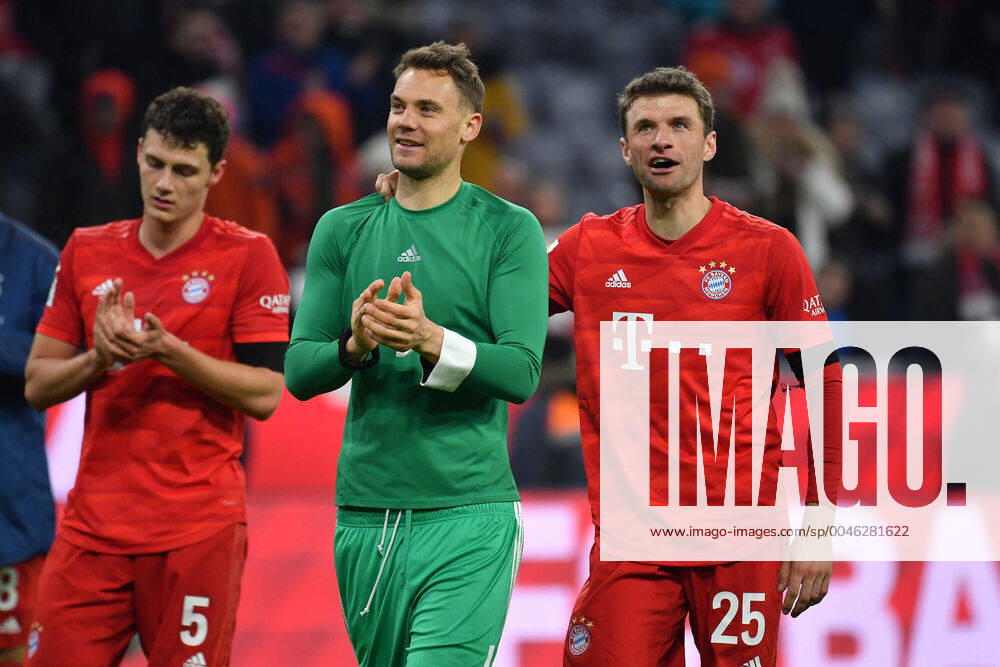 V re Thomas MUELLER MÜLLER,Bayern Muenchen with Manuel NEUER Goalkeeper FC Bayern Muenchen after the end of the game, Action,joy Football 1 Bundesliga,19 Matchday,Matchday19, FC Bayern Muenchen M FC Schalke 04 GE 5 0, on 25 01 2020 in Munich A L L I A N Z A R E N A, DFL REGULATIONS PROHIBIT ANY USE OF PHOTOGRAPHS AS IMAGE SEQUENCES AND OR QUASI VIDEO
