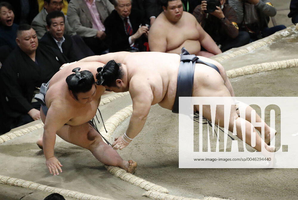 KW04 Sumo: Tokushoryu claims maiden title at New Year meet Rank-and-filer Tokushoryu (R) beats ozeki Takakeisho at the New Year Grand Sumo Tournament in Tokyo on Jan. 26, 2020, to win his first top-division championship.