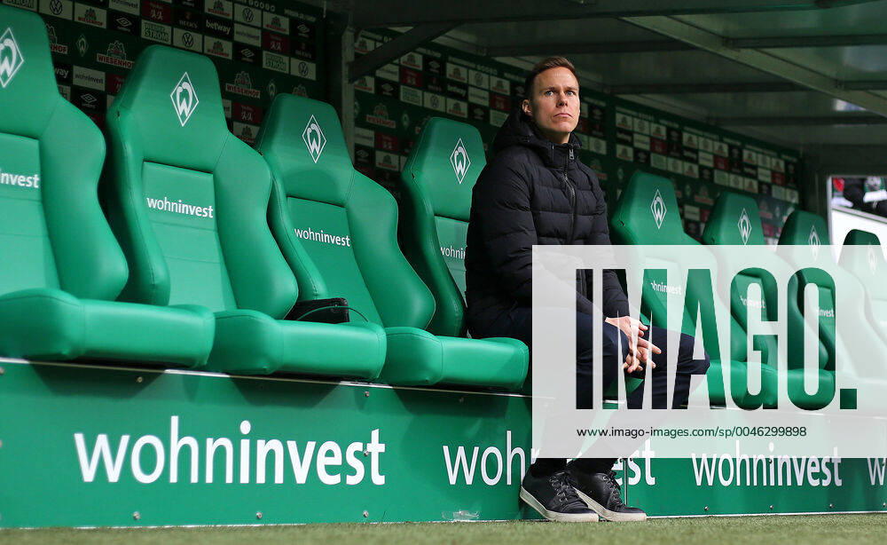 Football 1 Bundesliga 2019 2020, 19 Matchday, SV Werder Bremen TSG 1899 Hoffenheim, at Weserstadion Bremen Niklas Moisander Werder Bremen DFL and DFB regulations prohibit any use of photographs as image sequences and or quasi video