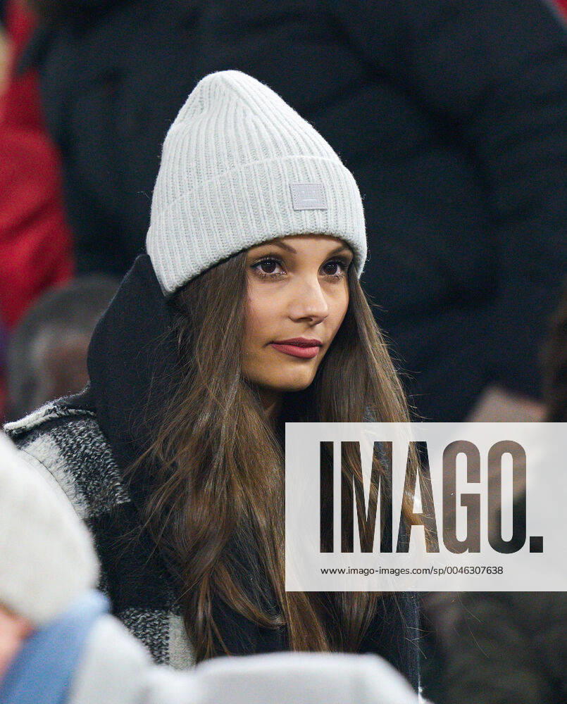 Football Munich-Schalke , Munich, Jan 25, 2020. Mathea Fischer girlfriend of Leon GORETZKA, FCB 18 FC BAYERN MUNICH - FC SCHALKE 04 5-0 - DFL REGULATIONS PROHIBIT ANY USE OF PHOTOGRAPHS as IMAGE SEQUENCES and or QUASI-VIDEO - 1.German Soccer League , Munich, January 25, 2020. Season 2019 2020, matchday 19,