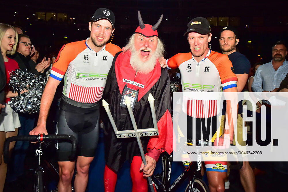 Team 3 with Wim Stroetinga re NED and Moreno De Pauw li BEL win the 109 Berlin Six Day Race 2020 here with Tour Teufel Didi Senft GER Storkow Landscape horizontal Event Event Event 108 Berlin Six Day Race Six Day Berlin 6 Night Location Velodrom Berlin Region Berlin Land Country Germany Germany Date Date 28 01 2020 Stiehl Photography