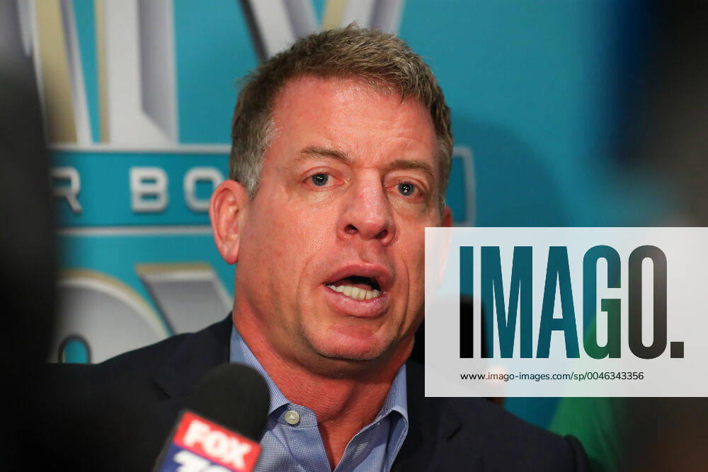 MIAMI BEACH, FL - JANUARY 28: Former NFL, American Football Herren, USA player and Lead NFL Game Analyst Troy Aikman answers questions during the Super Bowl LIV FOX Sports Media Day on January 28, 2020 at the Miami Beach Convention Center in Miami Beach, FL. (Photo by Rich Graessle PPI Icon Sportswire) NFL: JAN 28 Super Bowl LIV - FOX Sports Media Day Icon200128547