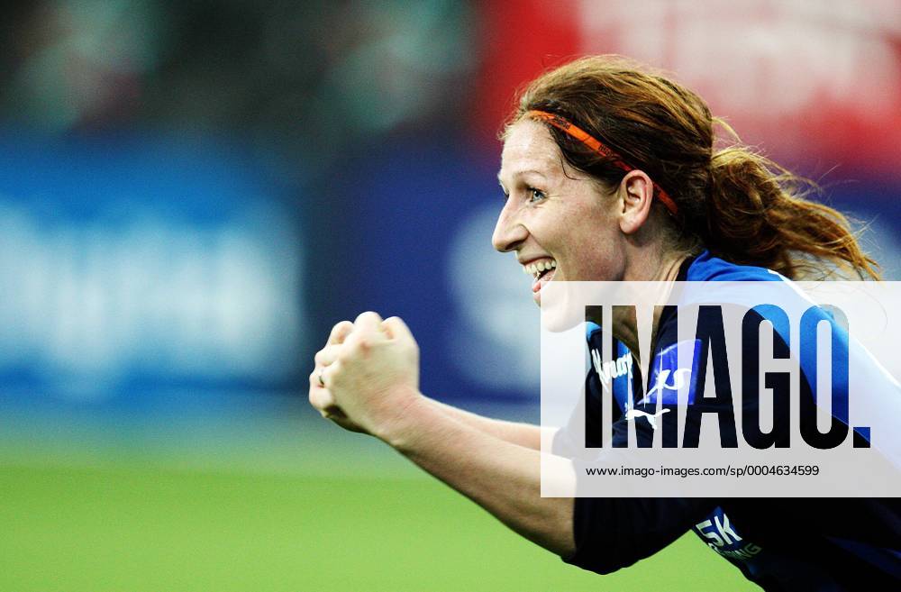Fotball Toppserien Stabäk IF, Lise Klaveness feirer -
