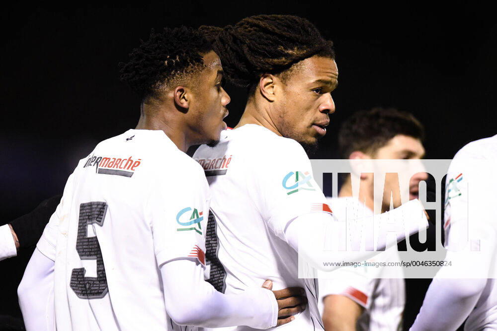 Joie des joueurs de l equipe du LOSC apres le but de Loic Remy ( 9 - LOSC ) - Bocat Eric Junior ( 35 - LOSC ) - FOOTBALL : SAS Epinal vs Lille OSC - Coupe de France - Epinal - 29 01 2020 FedericoPestellini Panoramic