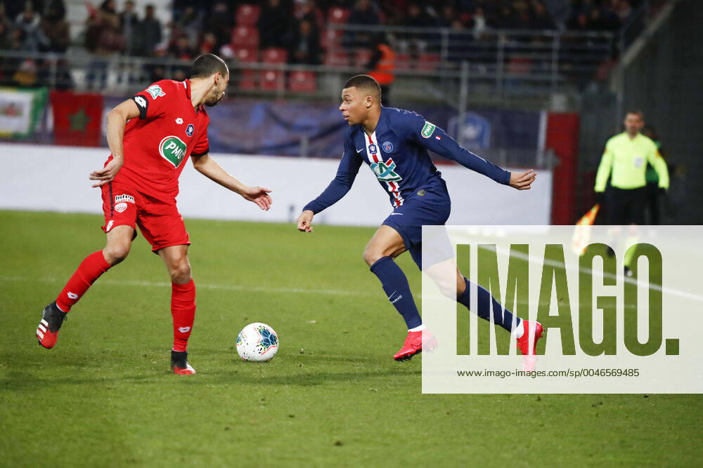 Kylian Mbappe ( PSG ) vs Romain Amalfitano ( Dijon ) FOOTBALL : Coupe de France - Dijon vs PSG - Ligue 1 - 12 02 2020 GwendolineLeGoff Panoramic