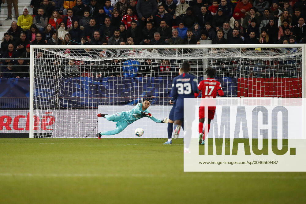 But de Mounir Chouiar (Dijon) vs Keylor Navas ( Gardien Goal PSG ) FOOTBALL : Coupe de France - Dijon vs PSG - Ligue 1 - 12 02 2020 GwendolineLeGoff Panoramic