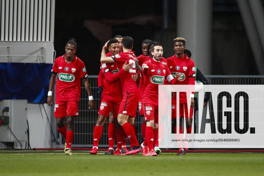 Joie Mounir Chouiar (Dijon) avec equipe FOOTBALL : Coupe de France - Dijon vs PSG - Ligue 1 - 12 02 2020 GwendolineLeGoff Panoramic