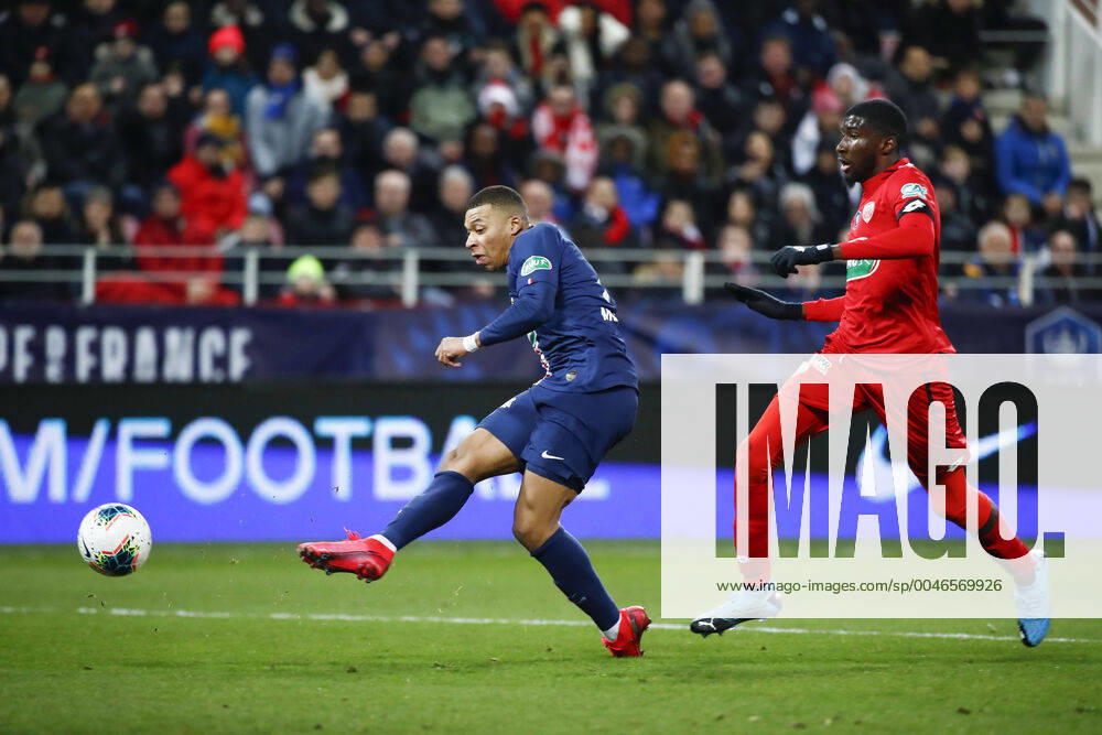 Kylian Mbappe ( PSG ) marque FOOTBALL : Coupe de France - Dijon vs PSG - Ligue 1 - 12 02 2020 GwendolineLeGoff Panoramic
