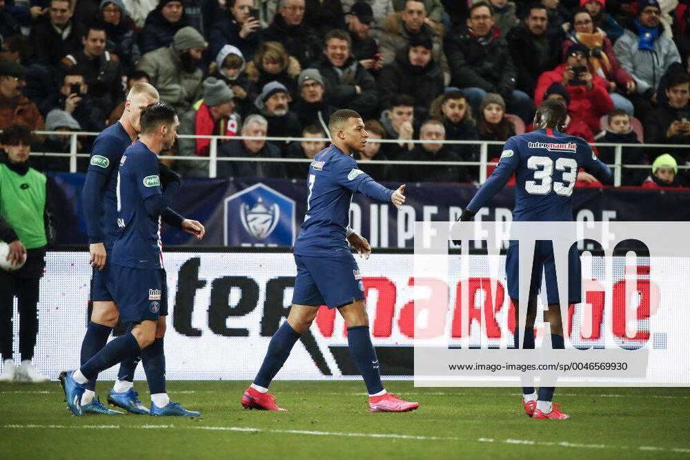 Joie Kylian Mbappe ( PSG ) et Tanguy Kouassi (PSG) FOOTBALL : Coupe de France - Dijon vs PSG - Ligue 1 - 12 02 2020 GwendolineLeGoff Panoramic