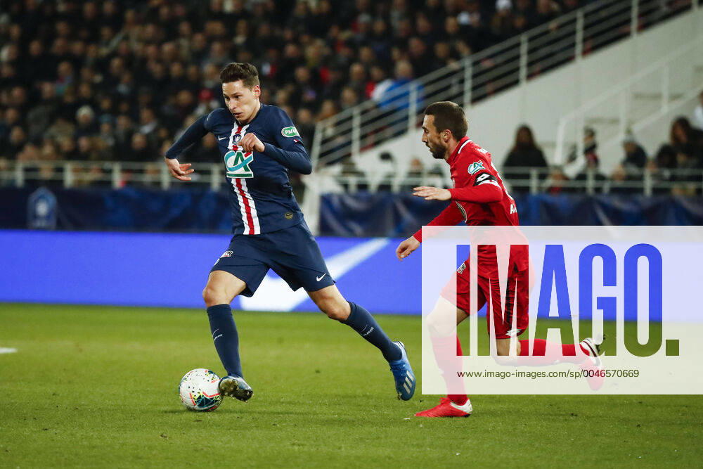 Julian Draxler (PSG) vs Romain Amalfitano ( Dijon ) FOOTBALL : Coupe de France - Dijon vs PSG - Ligue 1 - 12 02 2020 GwendolineLeGoff Panoramic