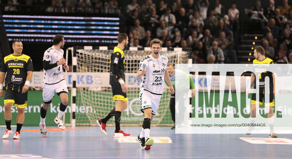 Photo Victory celebration with the players Rune Dahmke Kiel Handball Men on 16 02 2020 1 Bundesliga THW Kiel TVB Stuttgart 35 23