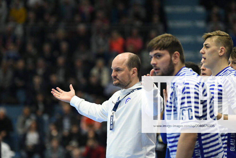 Torge Greve Coach VfL Gummersbach and his bank complain, VfL Gummersbach HSC 2000 Coburg, men, 2 league, Liqui Moly Handball Bundesliga, 21 Matchday, 18 02 2020, VfL Gummersbach HSC 2000 Coburg, Handball, Liqui Moly 2 Handball Bundesliga, men, season 2019 20 Gummersbach
