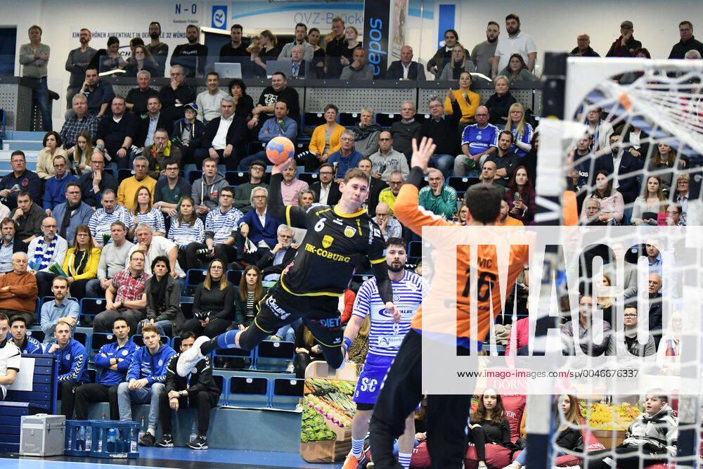 6 Max Jaeger 6 HSC 2000 Coburg against Filip Ivic 16 VfL Gummersbach VfL Gummersbach HSC 2000 Coburg, men, 2 league, Liqui Moly Handball Bundesliga, 21 Matchday, 18 02 2020, VfL Gummersbach HSC 2000 Coburg, Handball, Liqui Moly 2 Handball Bundesliga, men, season 2019 20 Gummersbach
