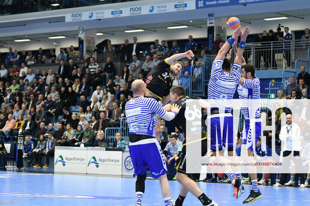 34 Tobias Varvne 34 HSC 2000 Coburg remains stuck in the Gummersbacher Block, VfL Gummersbach HSC 2000 Coburg, men, 2 league, Liqui Moly Handball Bundesliga, 21 matchday, 18 02 2020, VfL Gummersbach HSC 2000 Coburg, handball, Liqui Moly 2 Handball Bundesliga, men, season 2019 20 Gummersbach