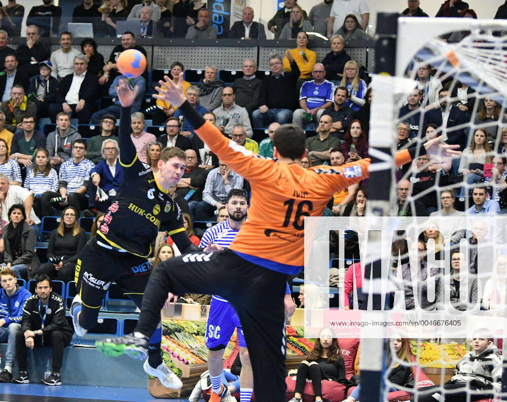 6 Max Jaeger 6 HSC 2000 Coburg against Filip Ivic 16 VfL Gummersbach VfL Gummersbach HSC 2000 Coburg, men, 2 league, Liqui Moly Handball Bundesliga, 21 Matchday, 18 02 2020, VfL Gummersbach HSC 2000 Coburg, Handball, Liqui Moly 2 Handball Bundesliga, men, season 2019 20 Gummersbach
