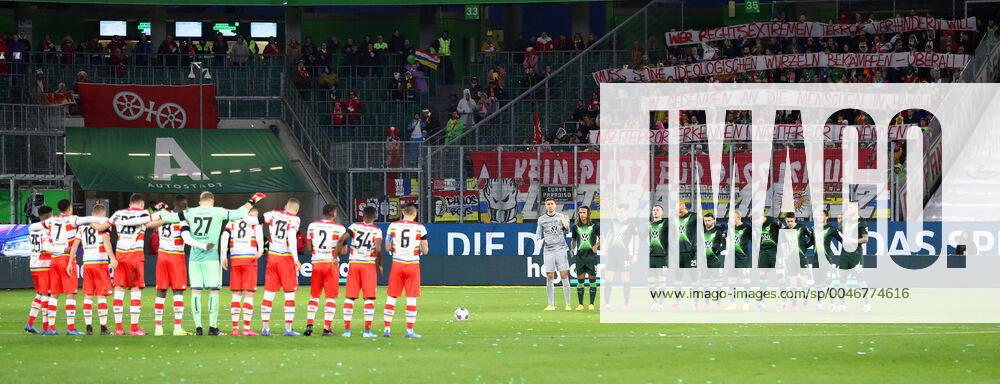 VfL vs Mainz, 1 BL Wolfsburg, 23 02 2020, FOOTBALL VfL Wolfsburg vs 1 FSV Mainz 05, 1 BL, Season 2019 20, Volkswagen Arena Picture shows minute of silence for Hanau DFL REGULATIONS PROHIBIT ANY USE OF PHOTOGRAPHS AS IMAGE SEQUENCES AND OR QUASI VIDEO Wolfsburg