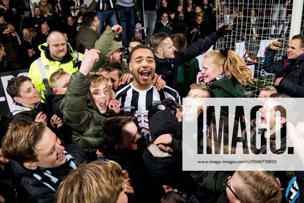 KW08 Cyriel Dessers of Heracles Almelo with supporters during the Dutch Eredivisie match between Heracles Almelo and Ajax Amsterdam at Erve Asito stadium on February 23, 2020 in Almelo, The Netherlands Dutch Eredivisie 2019 2020 ANPxSportx xRonaldxBonestrooxIVx 407171141