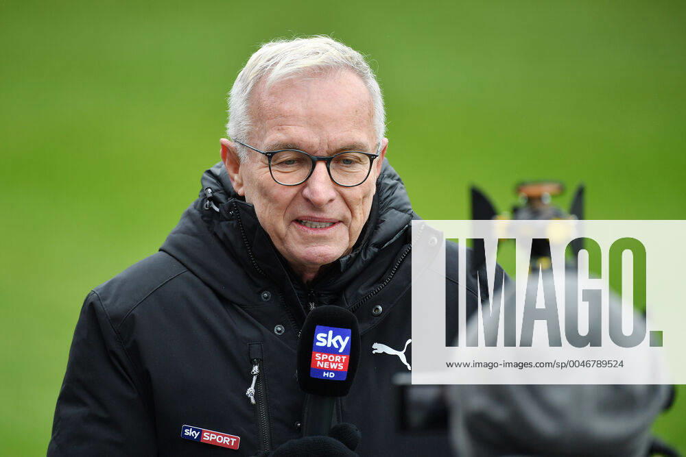 SKY Sport Reporter Uli KOEHLER, single picture,cut single motif,portrait,portrait,portrait Final training FC Bayern Muenchen before the Champions League game FC Chelsea FC Bayern Muenchen football,on 24 02 2020