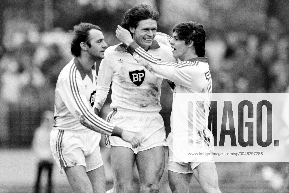 NOGLY Peter Team HSV cheers after his goal with REIMANN Willi Fussball Bundesliga season 1979 1980 Match Bayer Uerdingen HSV 0 3 on 29 03 1980 in Uerdingen
