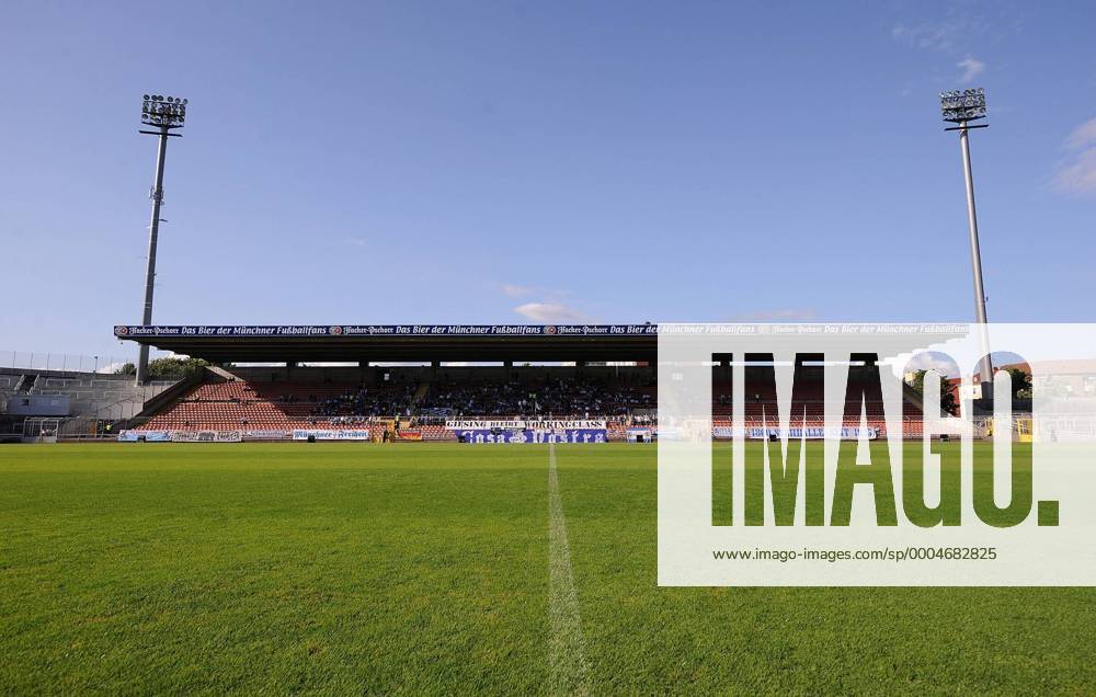 Tribüne im Stadion an der Grünwalder Straße - Heimspielstätte des TSV 1860 München - Fußball Herren Saison 2009 2010, Fotostory, Stadionstory, Test, Testspiel, TSV 1860 München Totale München