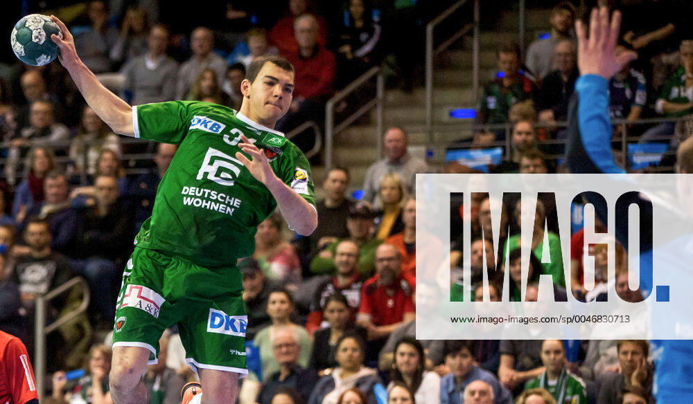 27 02 20, Handball, 1 Bundesliga, 25 Matchday, Füchse Berlin HSG Nordhorn Lingen, Max Schmeling Halle Berlin Tim Matthes throws the ball on goal Fuechse Berlin HSG Nordhorn Lingen