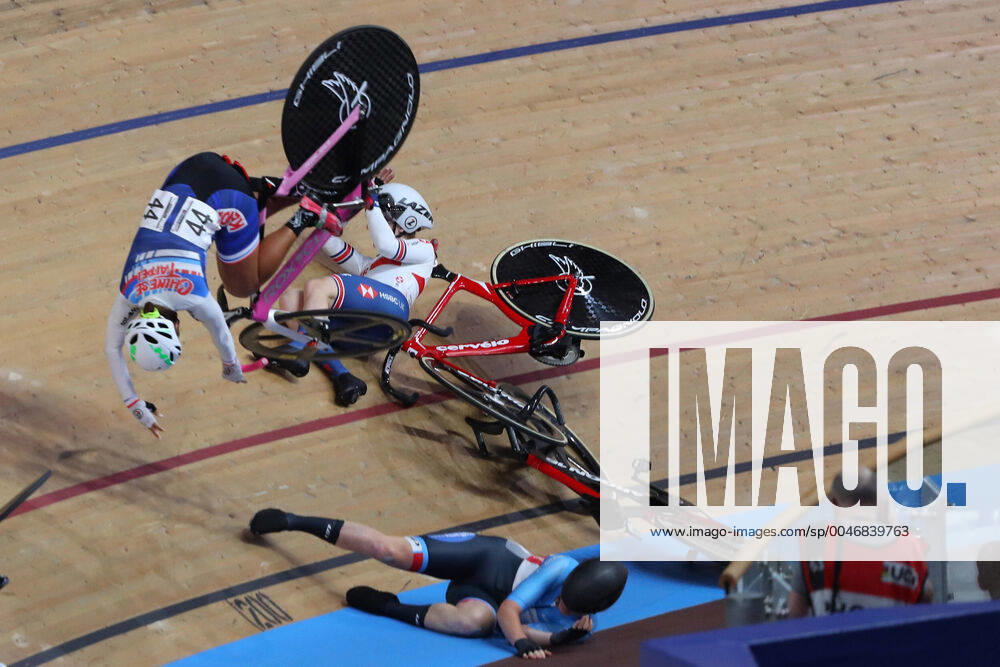 KW09 Laura Kenny of Great Britain crashes out of the Women s omnium The UCI Cycling Track World Championships, Velodrom, Berlin, Germany. 28 February 2020 - ZUMAcs12 20200228_zaf_cs12_002