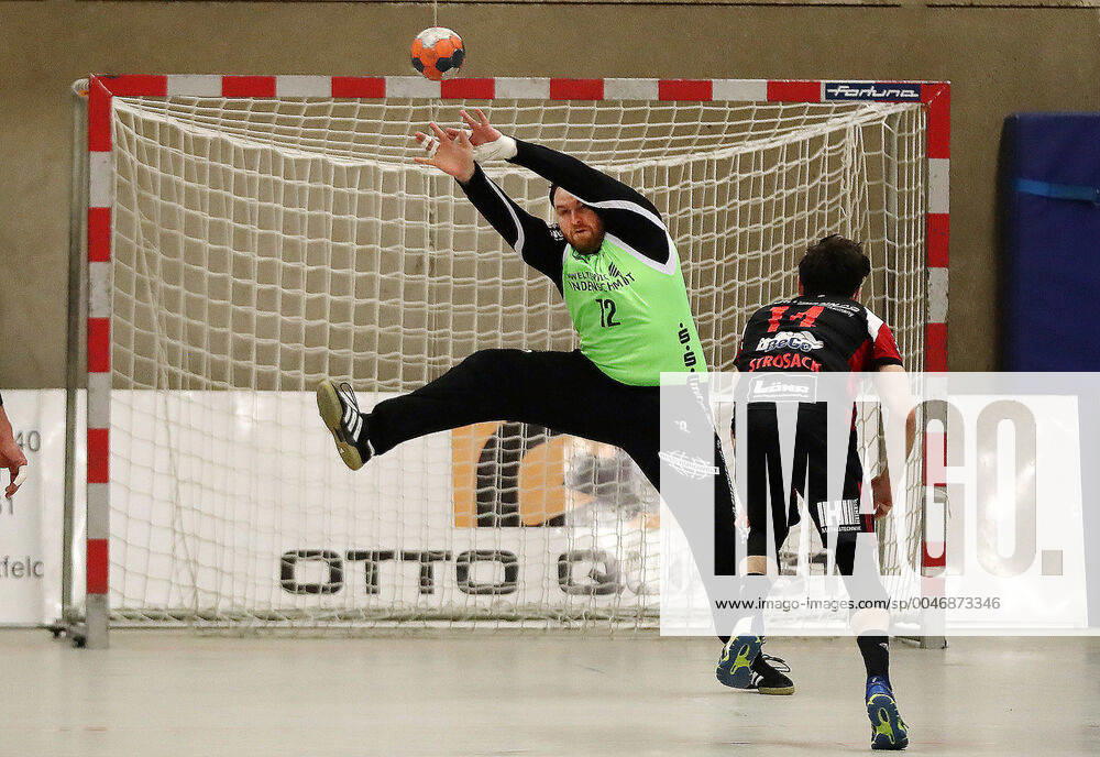 TuS Ferndorf TuS N Lübbecke, 29 02 2020 Goalkeeper Lucas Puhl TuS Ferndorf parries Peter Strosacks seven-metre goal at a score of5 3 TuS N Lübbecke Kreuztal Stählerwiese Germany