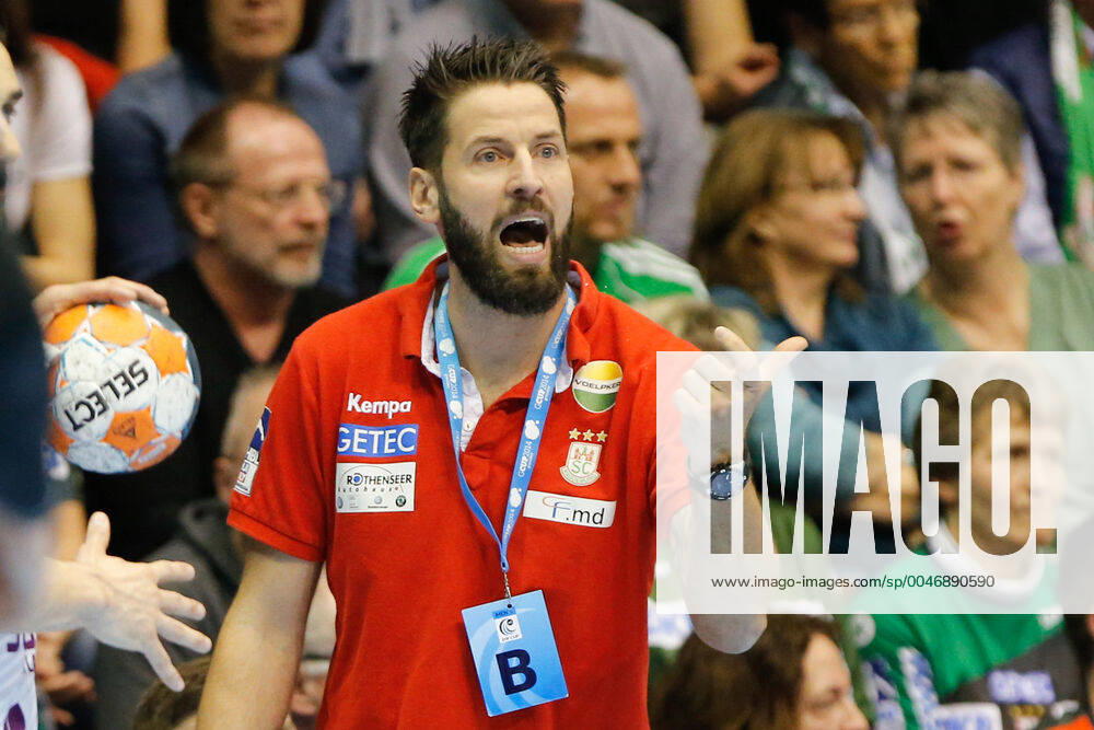 Handball EHF Cup, SC Magdeburg HBC Nantes, f l Bennet Wiegert Magdeburg, coach gives instructions, gesticulates with the arms, gesticulate, gives instructions GETEC Arena