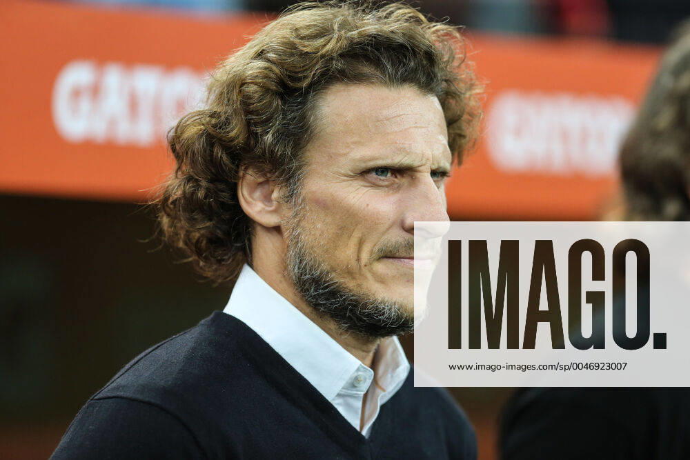 PR - LIBERTADORES ATHLETICO X PENAROL - ESPORTES - Diego Forlan, toÂ©cnico do Penarol - URU durante partida do Grupo C da Copa Libertadores 2020, na Arena da Baixada, em Curitiba, nesta teroÂßa-feira (3). Foto: AGB Curitiba Brasil - ZUMAb158 20200303_zap_b158_023